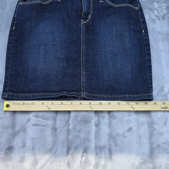 Denizen By Levis Womens Denim Skirt Size 4 Dark Wash With Pockets - Picture 3 of 8